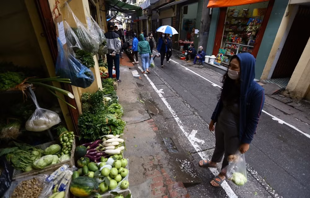 Premier vietnamita pide mantener medidas de prevención contra COVID-19 ảnh 1 Premier vietnamita pide mantener medidas de prevención contra COVID-19 ảnh 1