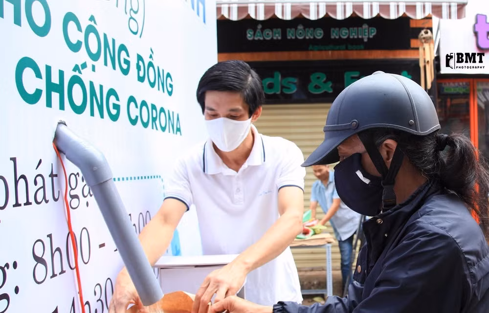 Medios internacionales destacan iniciativa de "cajero automático" de arroz gratis en Vietnam ảnh 1