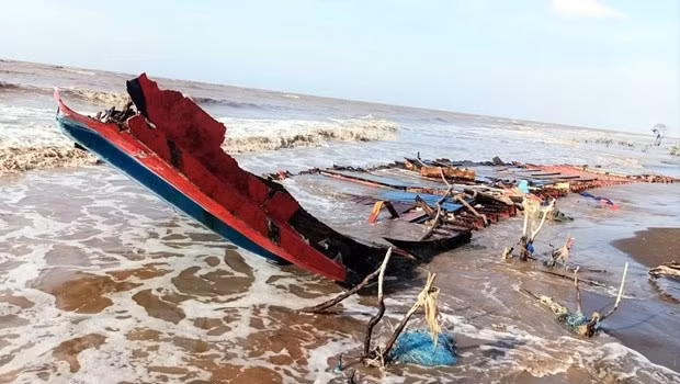 Acelera Vietnam búsqueda de marinero indonesio accidentado ảnh 1