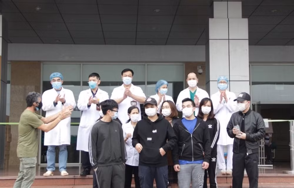 Recuperados en Vietnam otros 27 pacientes de COVID-19 ảnh 1