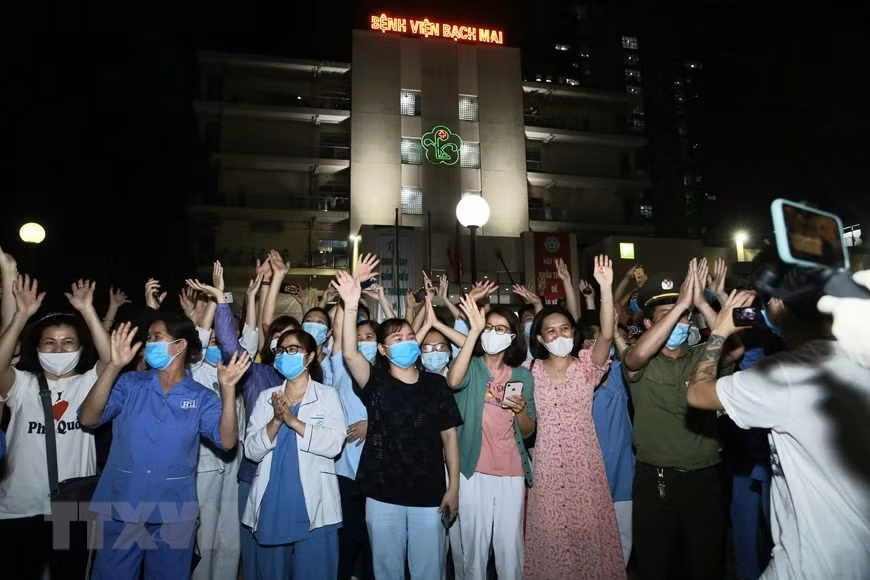 Hospital Bach Mai completa su período de cuarentena ảnh 1