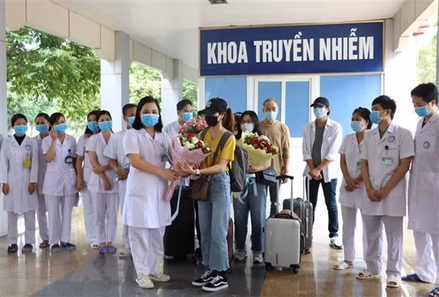 Periódico austriaco considera a Vietnam ejemplo en lucha antiepidémica ảnh 1
