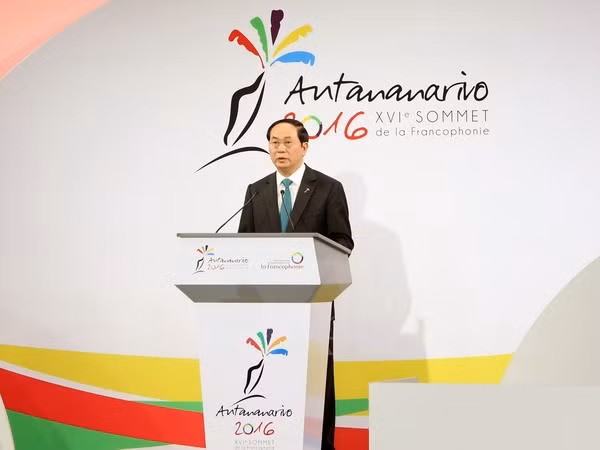 Vietnam dispuesto a estrechar lazos económicos con países francófonos, destaca presidente ảnh 1