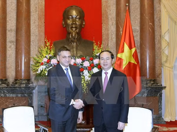 Presidente de Vietnam recibe a jefe de inteligencia de Bulgaria ảnh 1