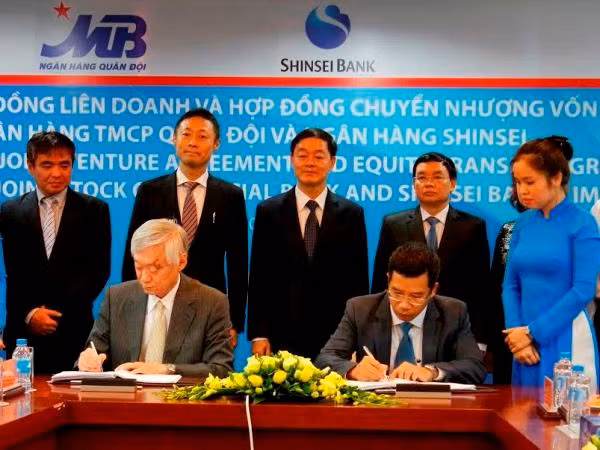 Firman bancos de Vietnam y Japón acuerdo de empresa conjunta ảnh 1