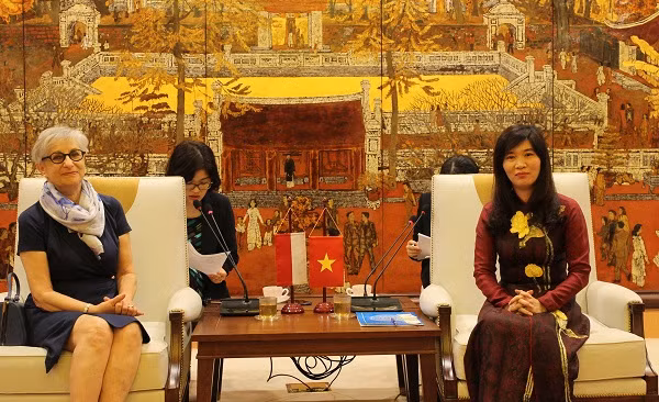 Hanoi y Varsovia intercambian experiencias de gestión urbana ảnh 1