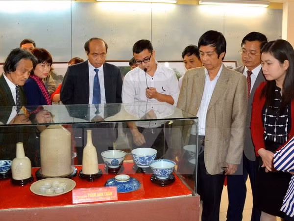 Exhiben objetos protohistóricos en provincia de Vietnam ảnh 1