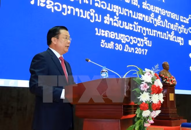 Premier de Laos destaca cooperación financiera con Vietnam ảnh 1