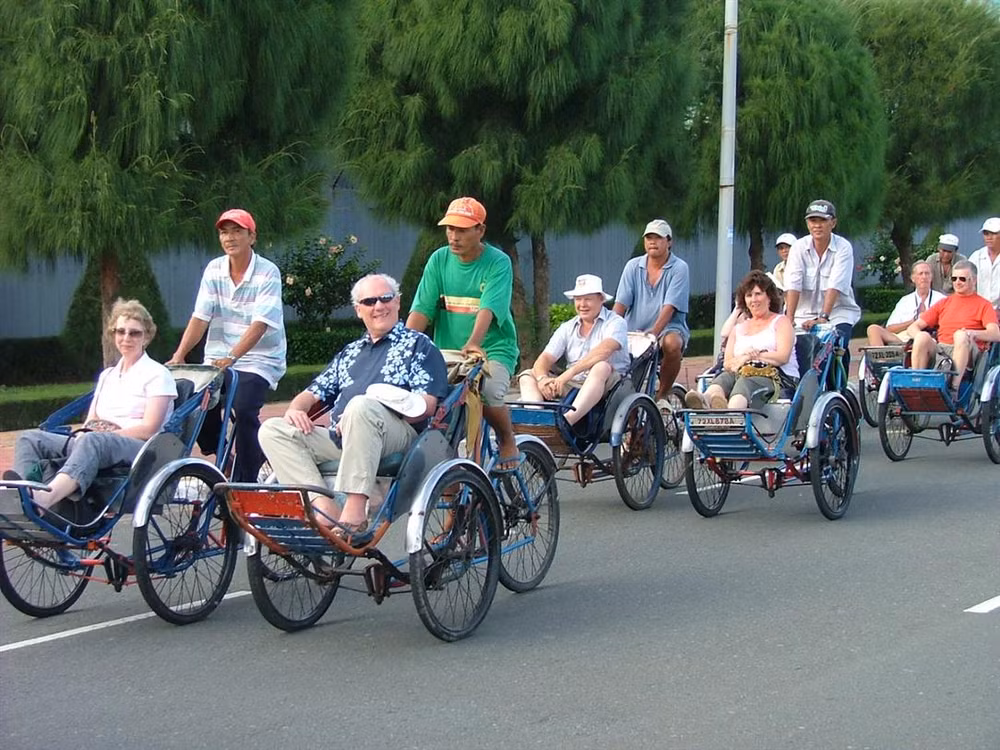Crecen llegadas de turistas extranjeros a Vietnam ảnh 1