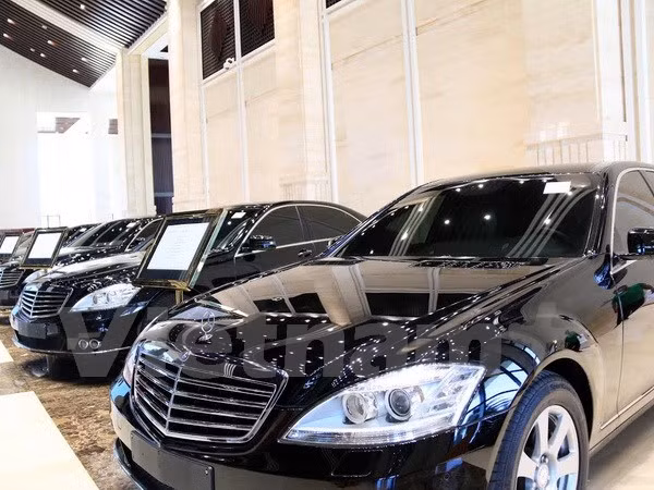 Laos subasta automóviles de altos funcionarios ảnh 1