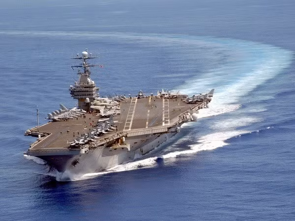 Ministros de Filipinas visitan el portaaviones estadounidense Carl Vinson ảnh 1 Ministros de Filipinas visitan el portaaviones estadounidense Carl Vinson ảnh 1