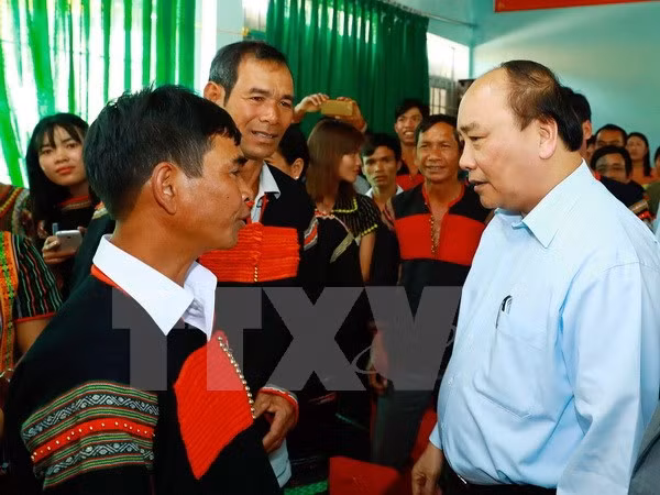 Premier de Vietnam se reúne con pobladores en provincia altiplana ảnh 1