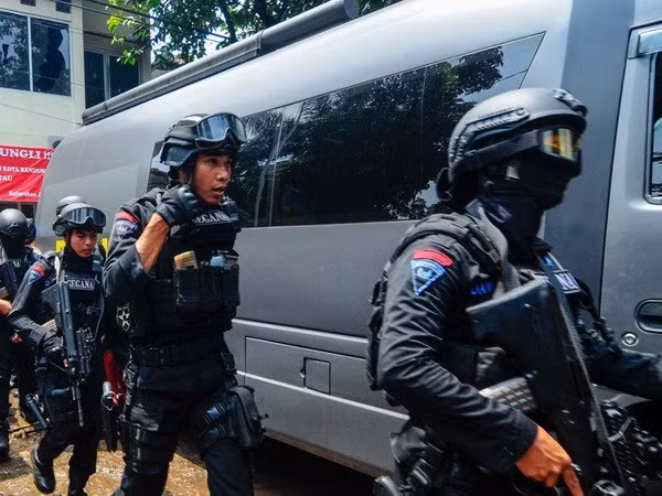 Detiene Indonesia a dos sujetos involucrados a ataque terrorista en Java ảnh 1
