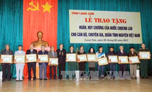 Laos honra a combatientes voluntarios vietnamitas ảnh 1