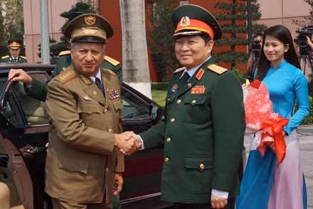 Vietnam y Cuba suscriben plan de cooperación militar ảnh 1