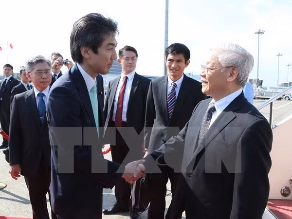 Líder partidista llega a Tokio para iniciar su visita oficial ảnh 1