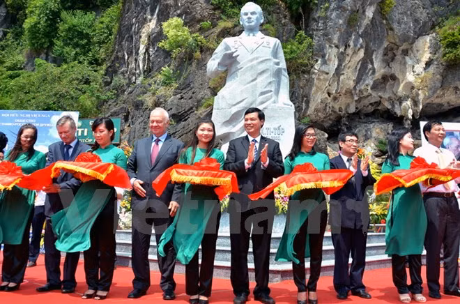 Inauguran monumento de Guerman Titov, gran amigo de Vietnam ảnh 1