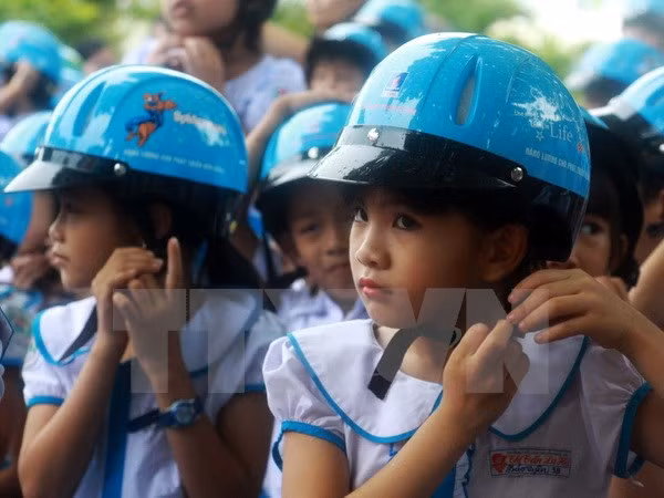 Lanzan campaña de uso de casco protector estándar ảnh 1