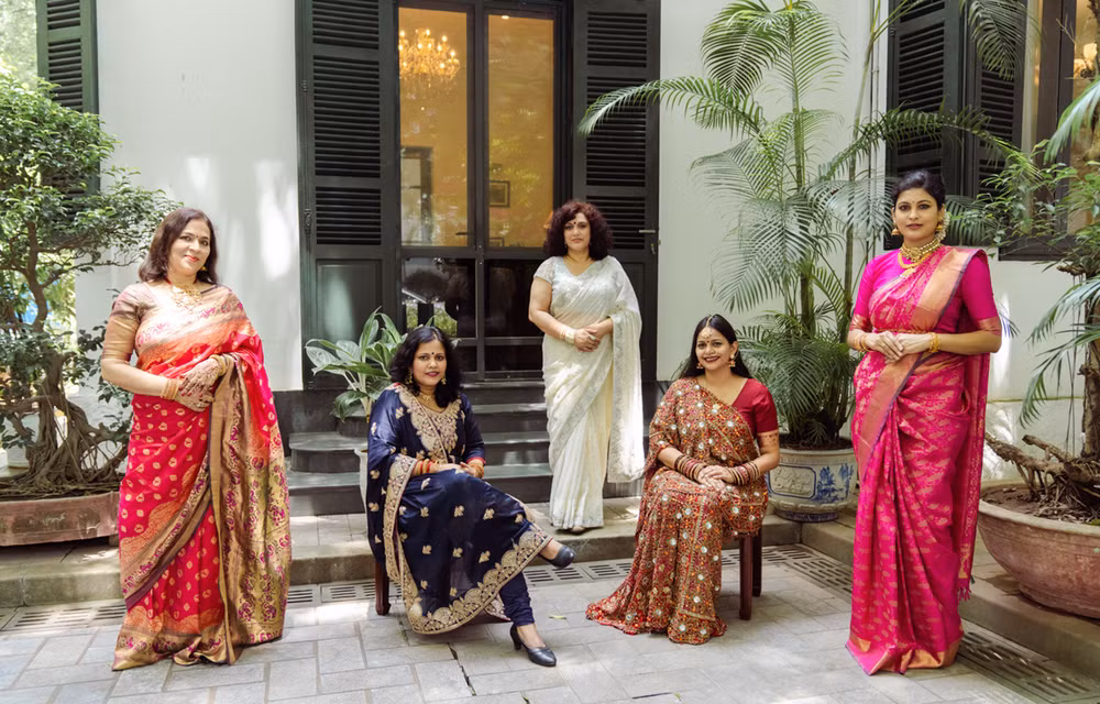 Destacan belleza de los trajes tradicionales vietnamitas e indios ảnh 1