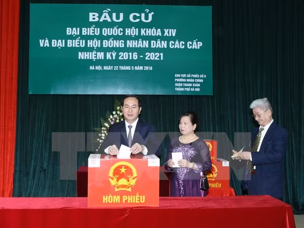 Líderes vietnamitas se unen a votantes en elecciones generales ảnh 2