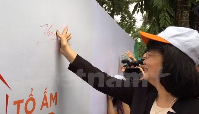Lanzan en Vietnam programa para eliminar humo de tabaco en hogar ảnh 1