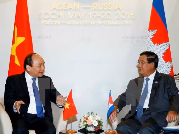 Primer ministro vietnamita mantiene amplio programa de encuentros en Rusia ảnh 1