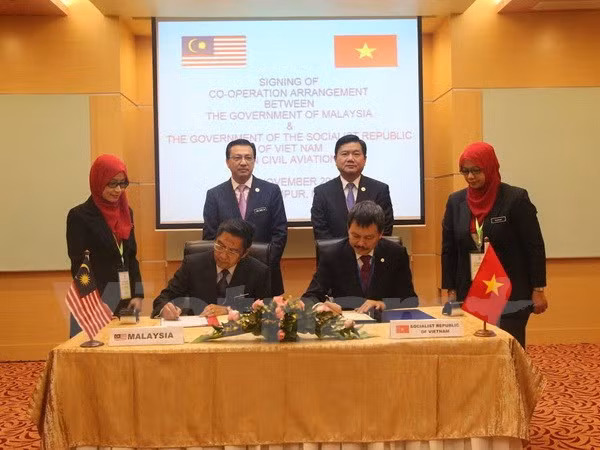  Vietnam y Malasia sellan acuerdo de cooperación en aviación civil ảnh 1