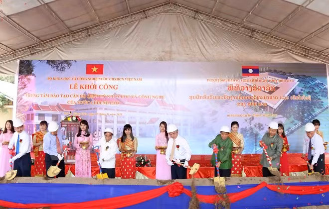 Ayuda Vietnam a Laos en capacitación de funcionarios ảnh 1