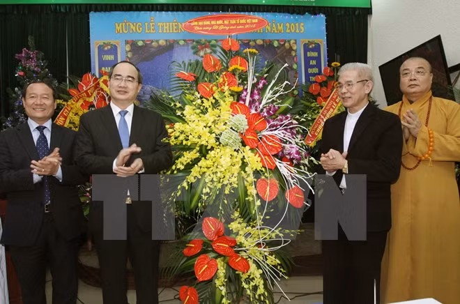 Presidente del Frente de Patria felicita a comunidad religiosa por Navidad ảnh 1 Presidente del Frente de Patria felicita a comunidad religiosa por Navidad ảnh 1