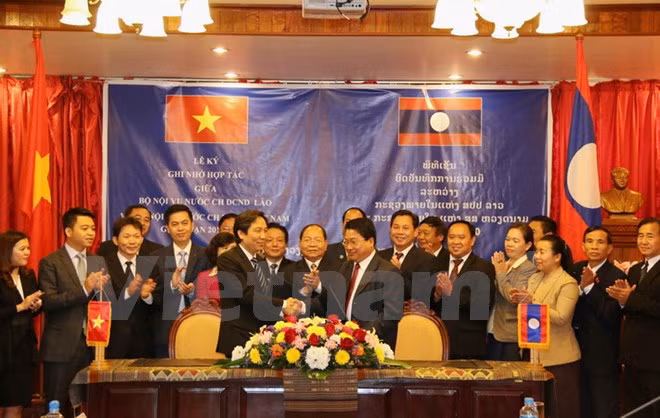 Ministerios de Interior de Vietnam y Laos impulsan cooperación bilateral ảnh 1