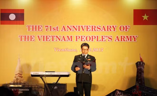 Celebran en Laos aniversario del Ejército Popular de Vietnam ảnh 1