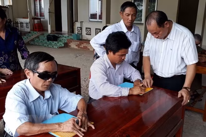 Vietnam muestra compromiso de ayudar a publicar libros para débiles visuales ảnh 1