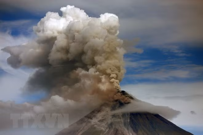 Dos nuevas erupciones del volcán Mayon de Filipinas ảnh 1 Dos nuevas erupciones del volcán Mayon de Filipinas ảnh 1