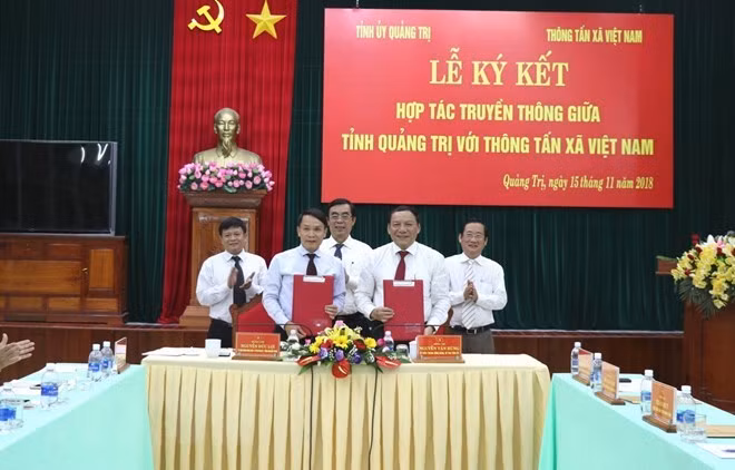 VNA y provincia centrovietnamita firman acuerdo de cooperación en comunicación ảnh 1