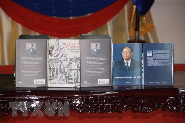 Presentan libro de memorias de dirigente legislativo camboyano sobre régimen de Pol Pot ảnh 1