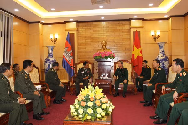 Camboya y Vietnam refuerzan cooperación en defensa ảnh 1