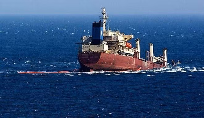 Siete desaparecidos en el naufragio de barco en aguas de Bali en Indonesia ảnh 1
