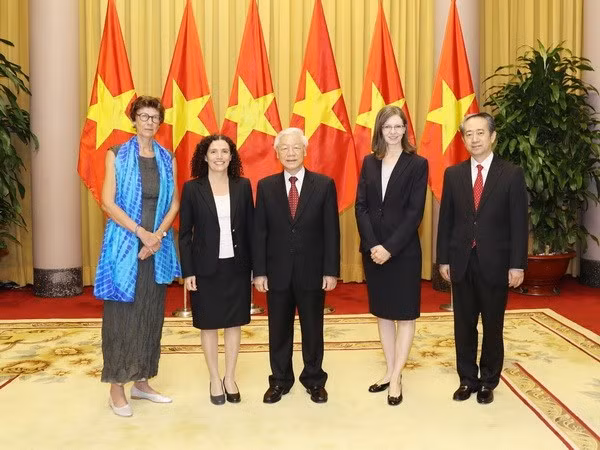 Máximo dirigente de Vietnam recibe a nuevos embajadores acreditados en el país ảnh 1