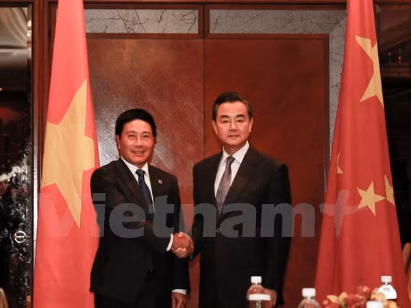 Cancilleres de Vietnam y China intercambian asuntos de interés común ảnh 1