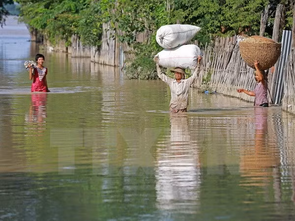 Inundaciones y erupción del volcán causan secuelas en Sudeste de Asia ảnh 1 Inundaciones y erupción del volcán causan secuelas en Sudeste de Asia ảnh 1
