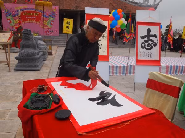 En Hanoi acto de comienzo de escritura en Año Nuevo Lunar ảnh 1
