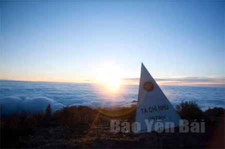 Yen Bai lanza recorridos para conquistar dos de las montañas más altas de Vietnam ảnh 1