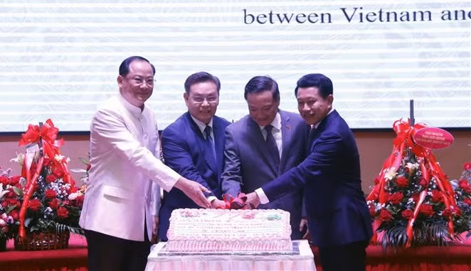Resaltan aportes de la diplomacia a gran amistad Vietnam-Laos ảnh 1