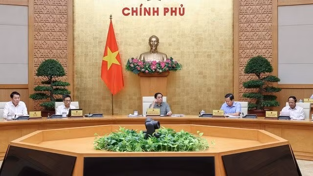 Primer ministro de Vietnam preside reunión temática sobre elaboración de leyes ảnh 1