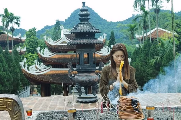 Pagoda de Huong Tich, un lugar para enamorarse de la tierra central de Vietnam ảnh 1