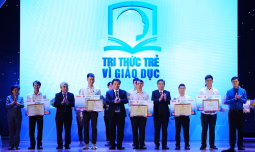 Honran en Vietnam a destacadas obras e iniciativas de desarrollo educacional ảnh 1