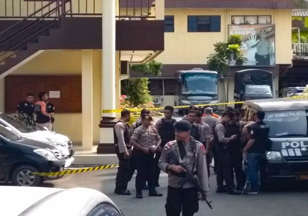 Arrestan en Indonesia a más de 70 presuntos terroristas tras reciente ataque suicida ảnh 1 Arrestan en Indonesia a más de 70 presuntos terroristas tras reciente ataque suicida ảnh 1