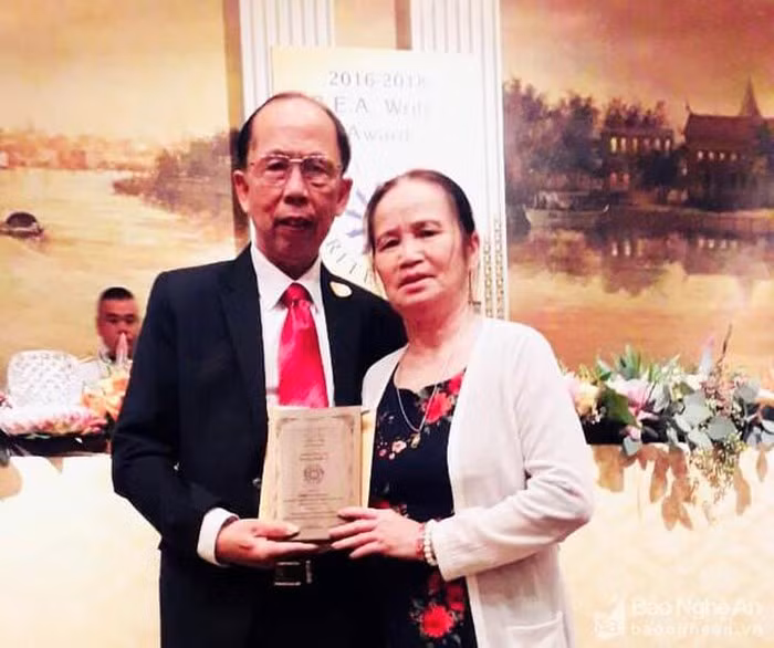 Recibe escritores vietnamitas premio de literatura de la ASEAN ảnh 1