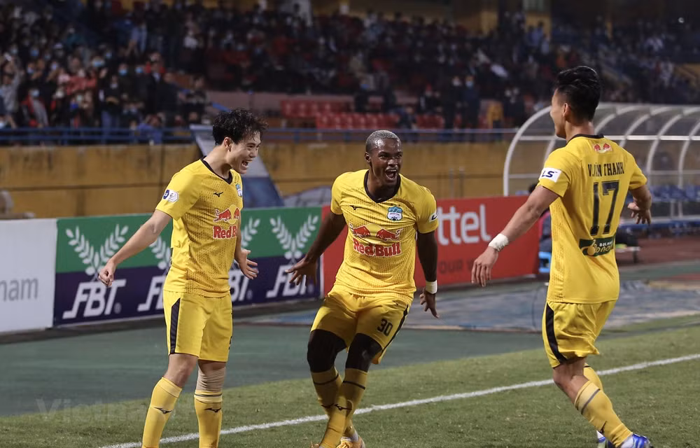 Suspenden por completo ligas nacionales de fútbol en Vietnam ảnh 1
