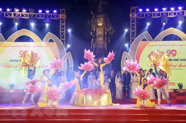 Organizan varios programas artísticos en Vietnam para estimular lucha contra el COVID-19 ảnh 1 Organizan varios programas artísticos en Vietnam para estimular lucha contra el COVID-19 ảnh 1